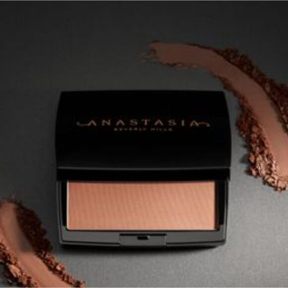 Anastasia Beverly Hills Powder Bronzer - Picture 2 of 7